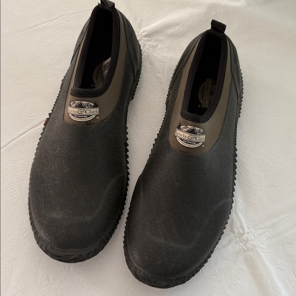 Lewis & Clark Men’s size 8- Women’s size 9 Black & Olive Outdoor Rain/Snow Shoes